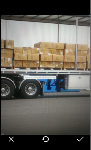 Mit dem Kreuz kann das Foto entfernt, mit dem Kreispfeil ein erneutes Foto getätigt und mit dem Haken kann as angenommen werden.